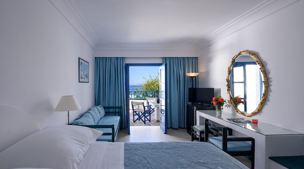 Veggera Hotel — Hotel rooms in Perissa, South Aegean