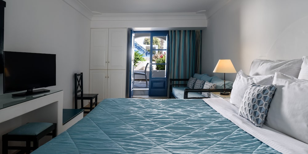 Veggera Hotel — Hotel rooms in Perissa, South Aegean