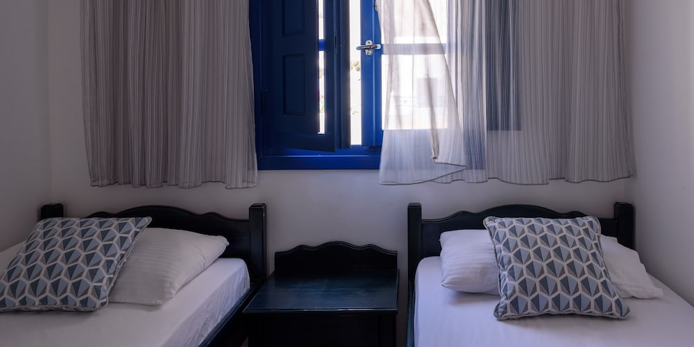 Veggera Hotel — Hotel rooms in Perissa, South Aegean