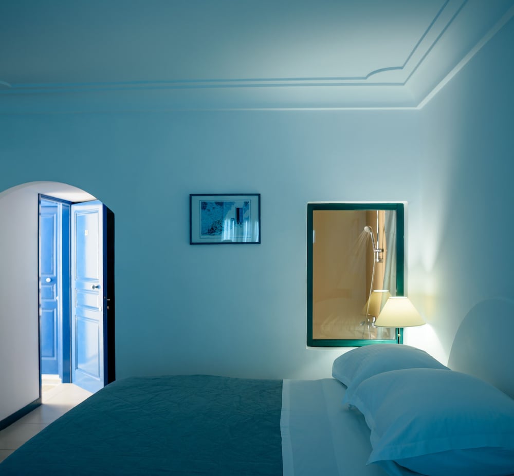 Veggera Hotel — Hotel rooms in Perissa, South Aegean