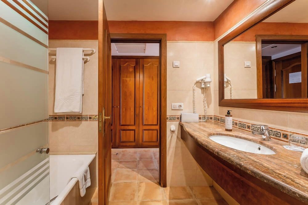 Valentin Star Menorca - Adults Only — Hotel rooms in Cala'n Bosch, Balearic Islands