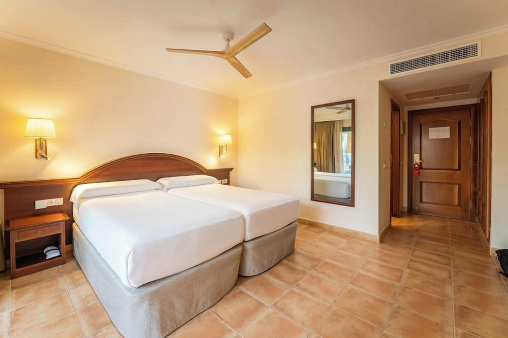 Valentin Star Menorca - Adults Only — Hotel rooms in Cala'n Bosch, Balearic Islands