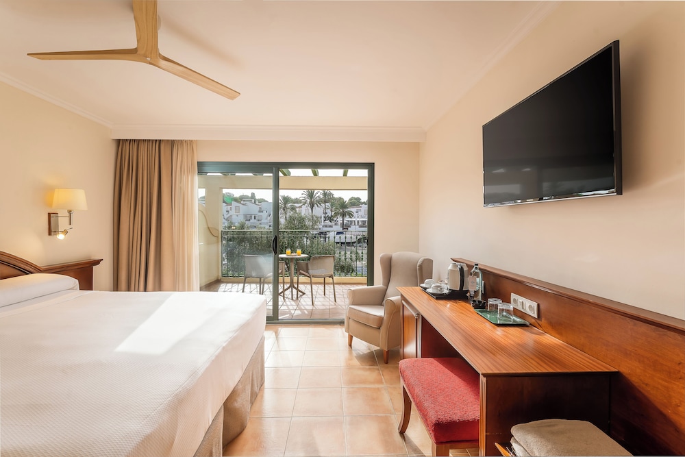Valentin Star Menorca - Adults Only — Hotel rooms in Cala'n Bosch, Balearic Islands