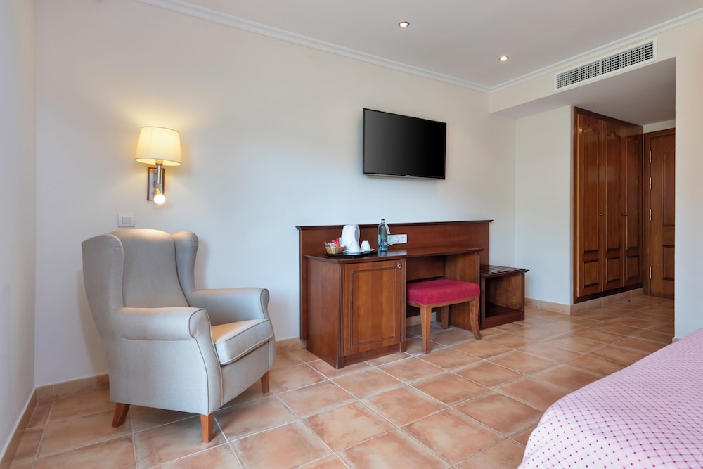 Valentin Star Menorca - Adults Only — Hotel rooms in Cala'n Bosch, Balearic Islands