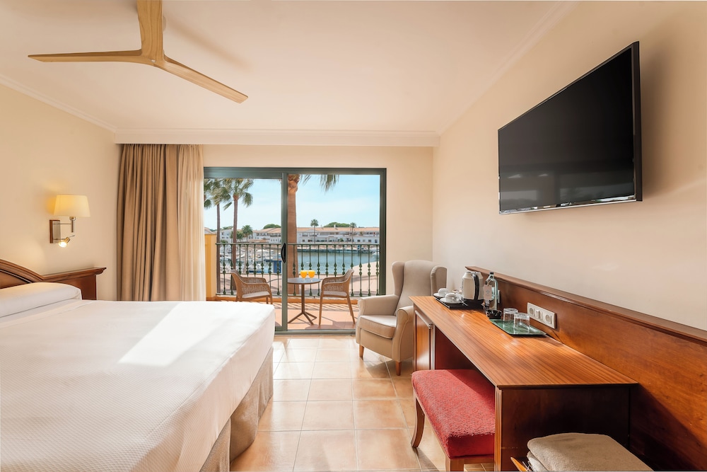 Valentin Star Menorca - Adults Only — Hotel rooms in Cala'n Bosch, Balearic Islands