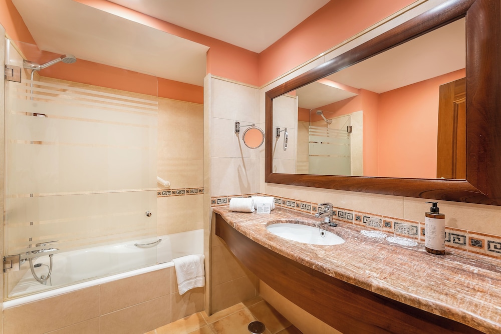 Valentin Star Menorca - Adults Only — Hotel rooms in Cala'n Bosch, Balearic Islands