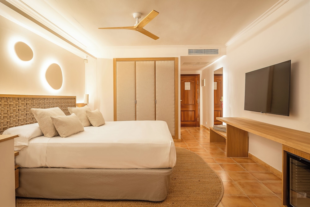 Valentin Star Menorca - Adults Only — Hotel rooms in Cala'n Bosch, Balearic Islands