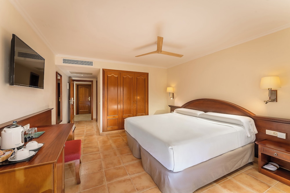 Valentin Star Menorca - Adults Only — Hotel rooms in Cala'n Bosch, Balearic Islands