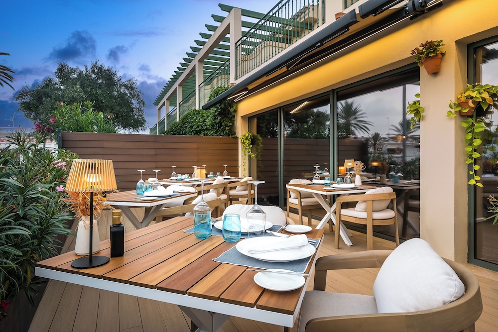Valentin Star Menorca - Adults Only — Restaurant & bars in Cala'n Bosch, Balearic Islands