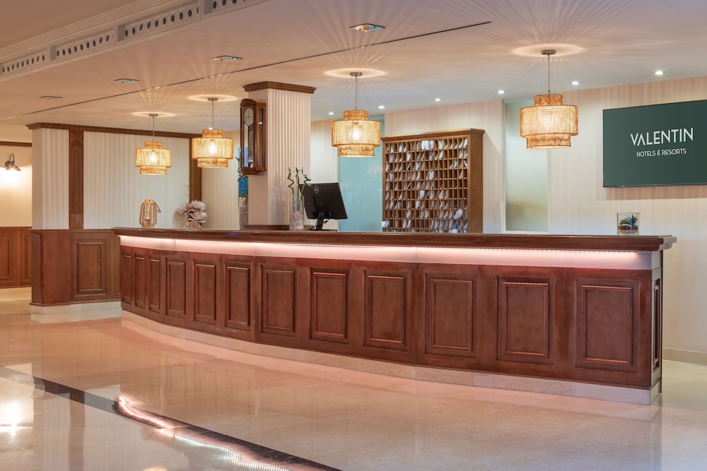 Valentin Star Menorca - Adults Only — Hotel building in Cala'n Bosch, Balearic Islands