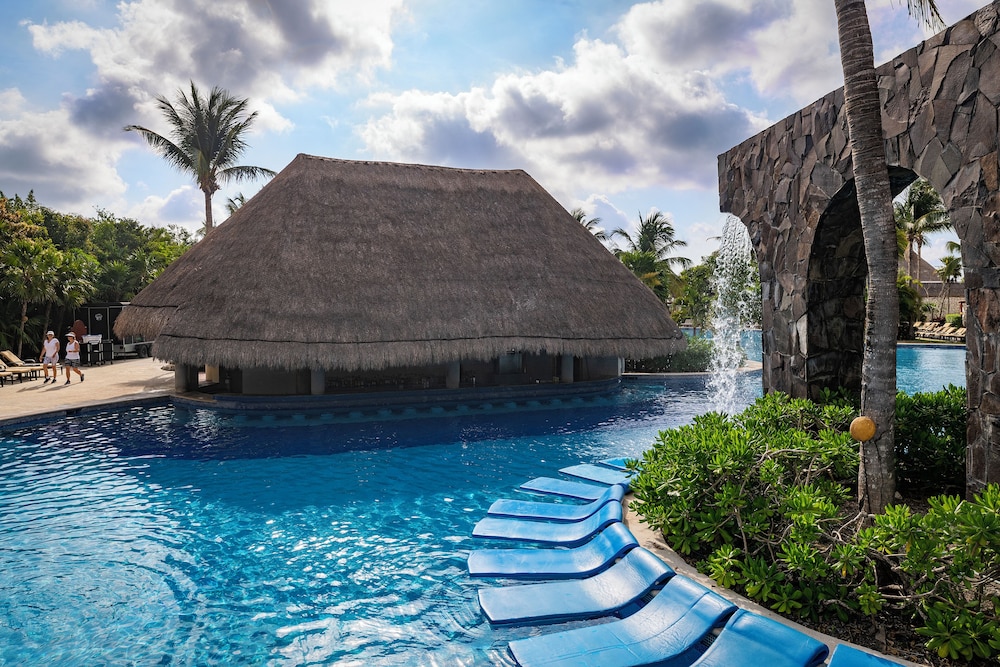 Valentin Imperial Rivera Maya All Inclusive - Adults Only — Pool in Playa del Carmen, Quintana Roo