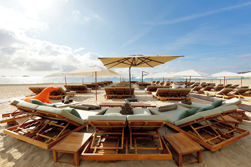 The Unexpected Ibiza Hotel - Ushuaïa Club entrance included — Beach in Playa d'en Bossa, Balearic Islands