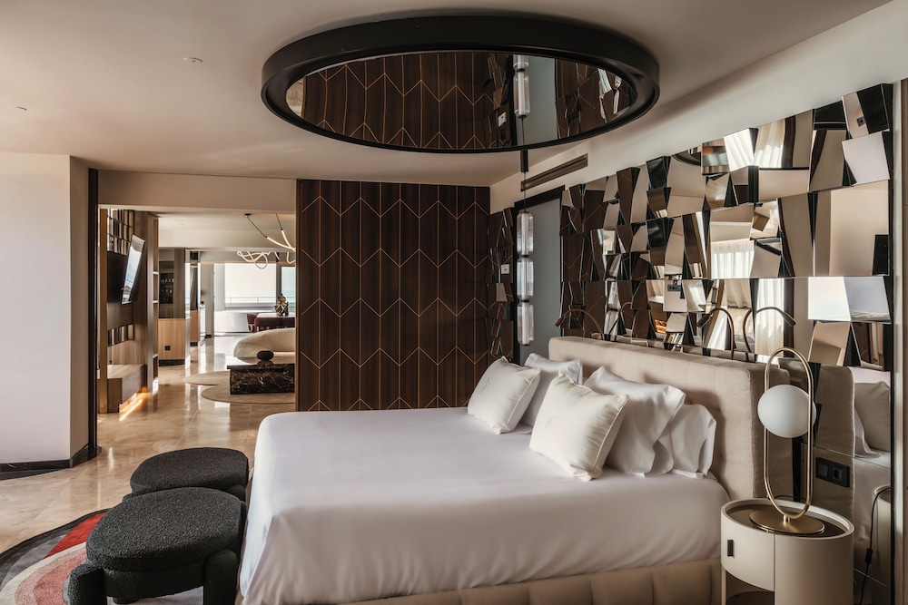The Unexpected Ibiza Hotel - Ushuaïa Club entrance included — Hotel rooms in Playa d'en Bossa, Balearic Islands