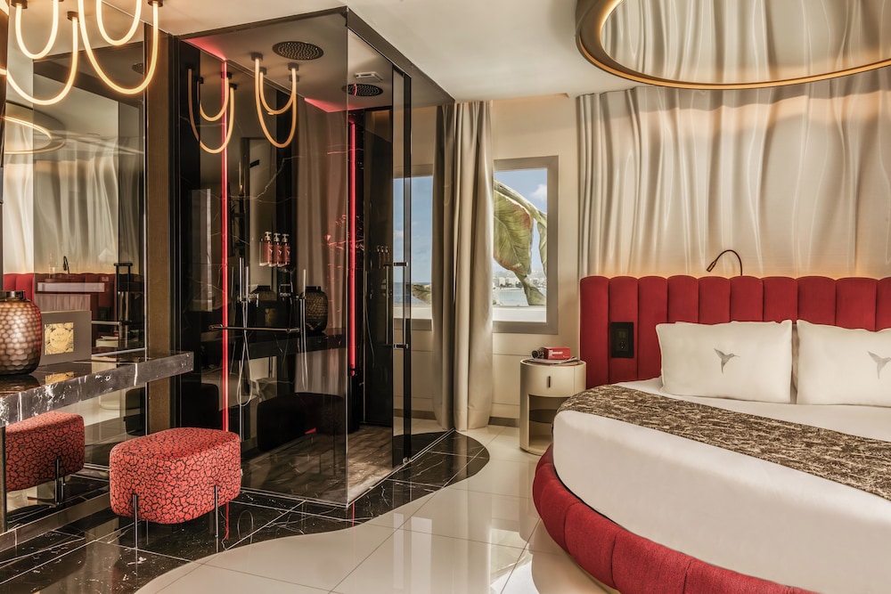 The Unexpected Ibiza Hotel - Ushuaïa Club entrance included — Hotel rooms in Playa d'en Bossa, Balearic Islands