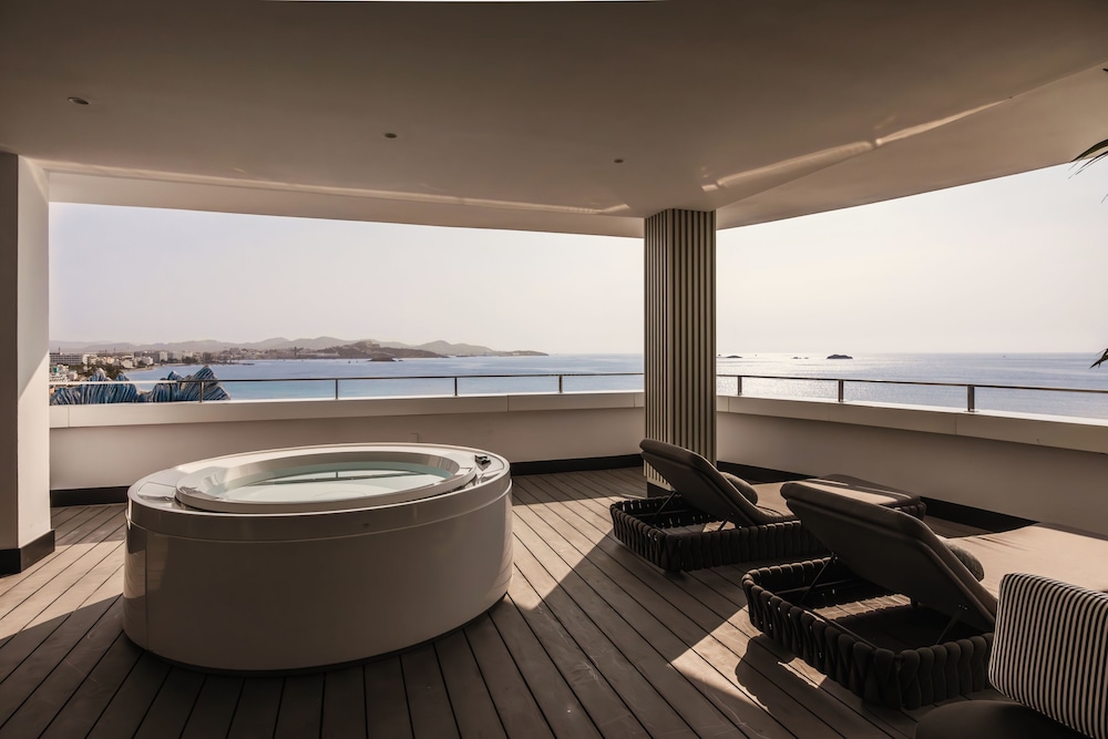 The Unexpected Ibiza Hotel - Ushuaïa Club entrance included — Spa in Playa d'en Bossa, Balearic Islands