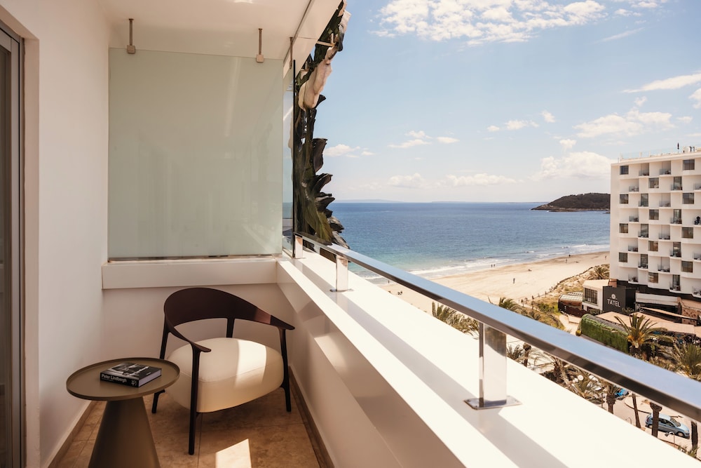 The Unexpected Ibiza Hotel - Ushuaïa Club entrance included — Hotel rooms in Playa d'en Bossa, Balearic Islands