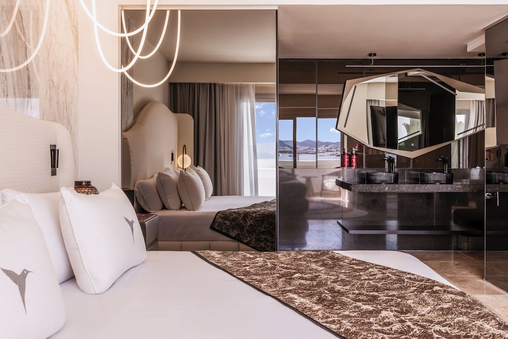The Unexpected Ibiza Hotel - Ushuaïa Club entrance included — Hotel rooms in Playa d'en Bossa, Balearic Islands