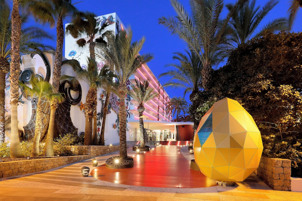 The Unexpected Ibiza Hotel - Ushuaïa Club entrance included — Hotel building in Playa d'en Bossa, Balearic Islands
