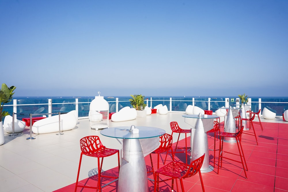 The Unexpected Ibiza Hotel - Ushuaïa Club entrance included — Restaurant & bars in Playa d'en Bossa, Balearic Islands