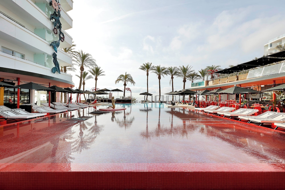 The Unexpected Ibiza Hotel - Ushuaïa Club entrance included — Swimming pool in Playa d'en Bossa, Balearic Islands