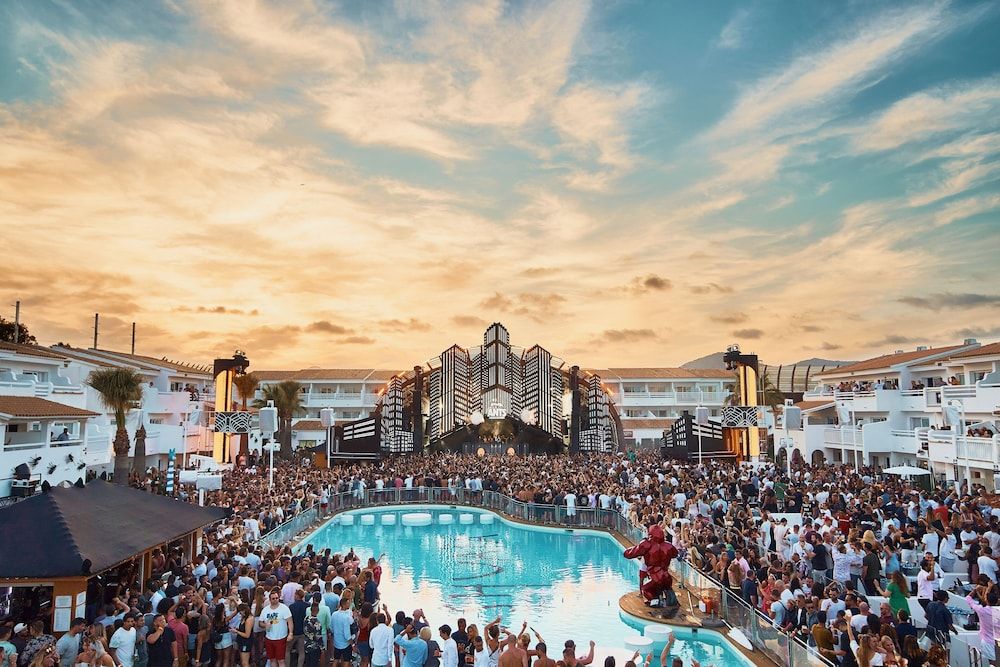 The Unexpected Ibiza Hotel - Ushuaïa Club entrance included