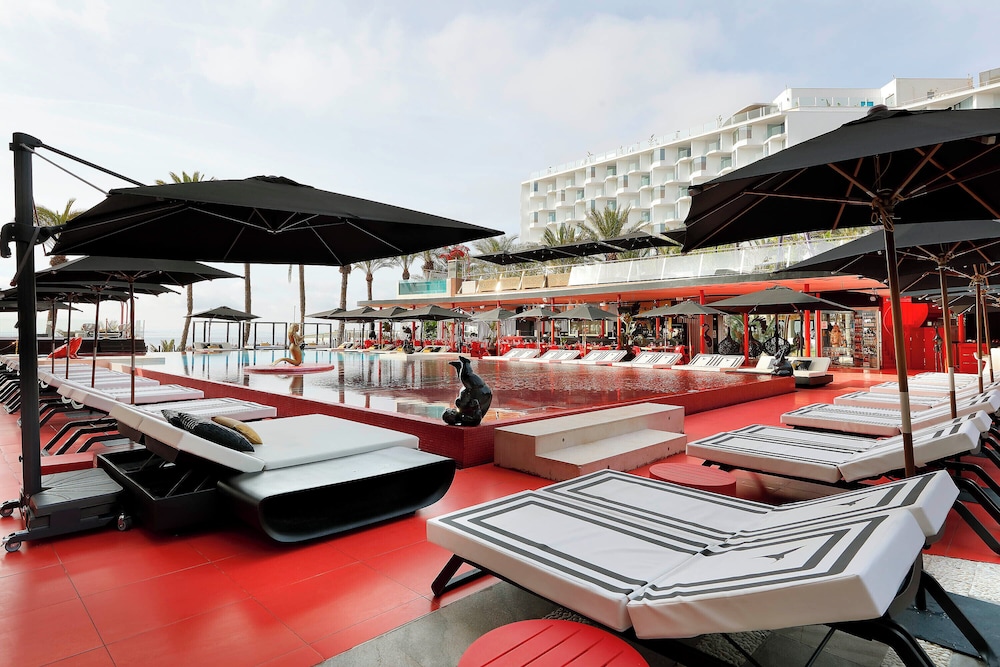 The Unexpected Ibiza Hotel - Ushuaïa Club entrance included — Swimming pool in Playa d'en Bossa, Balearic Islands