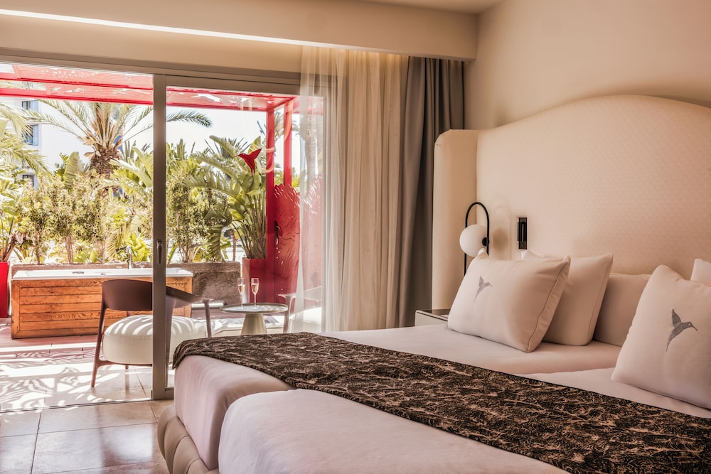 The Unexpected Ibiza Hotel - Ushuaïa Club entrance included — Hotel rooms in Playa d'en Bossa, Balearic Islands