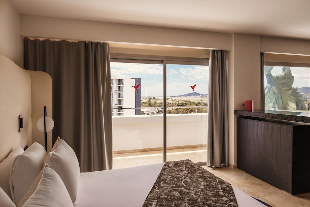 The Unexpected Ibiza Hotel - Ushuaïa Club entrance included — Hotel rooms in Playa d'en Bossa, Balearic Islands