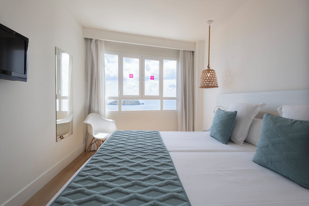Leonardo Royal Ibiza Santa Eulalia — Hotel rooms in Santa Eulalia, Balearic Islands