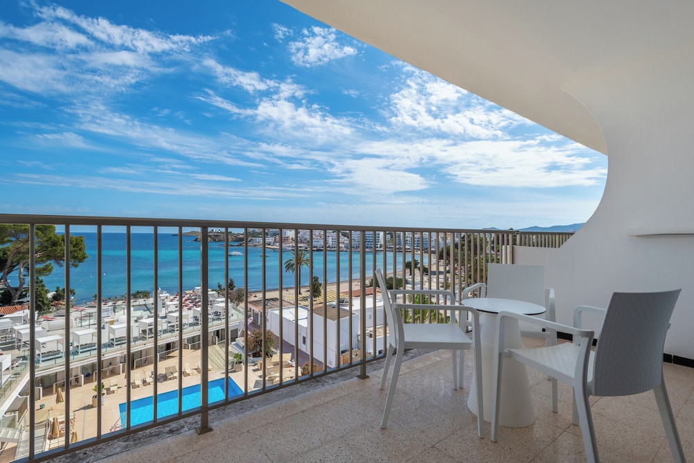 Leonardo Royal Ibiza Santa Eulalia — Hotel rooms in Santa Eulalia, Balearic Islands
