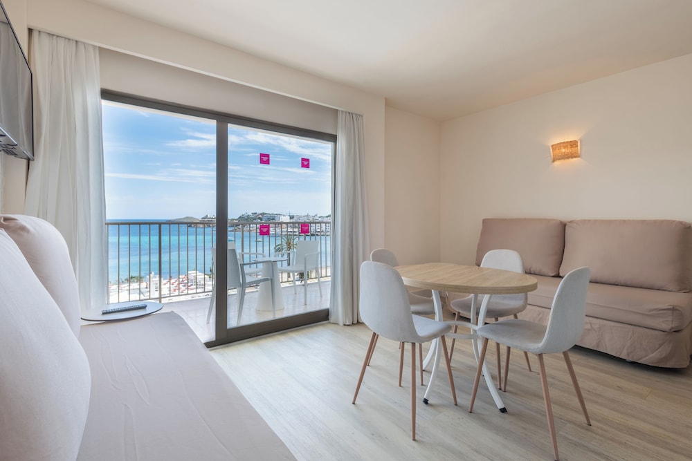 Leonardo Royal Ibiza Santa Eulalia — Hotel rooms in Santa Eulalia, Balearic Islands