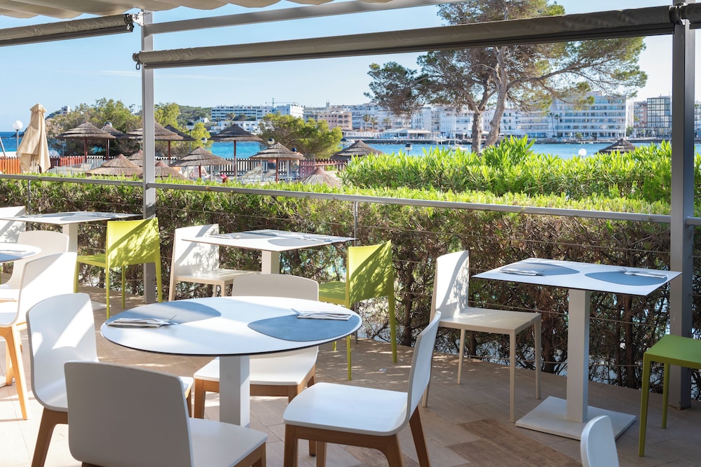 Leonardo Royal Ibiza Santa Eulalia — Restaurant & bars in Santa Eulalia, Balearic Islands