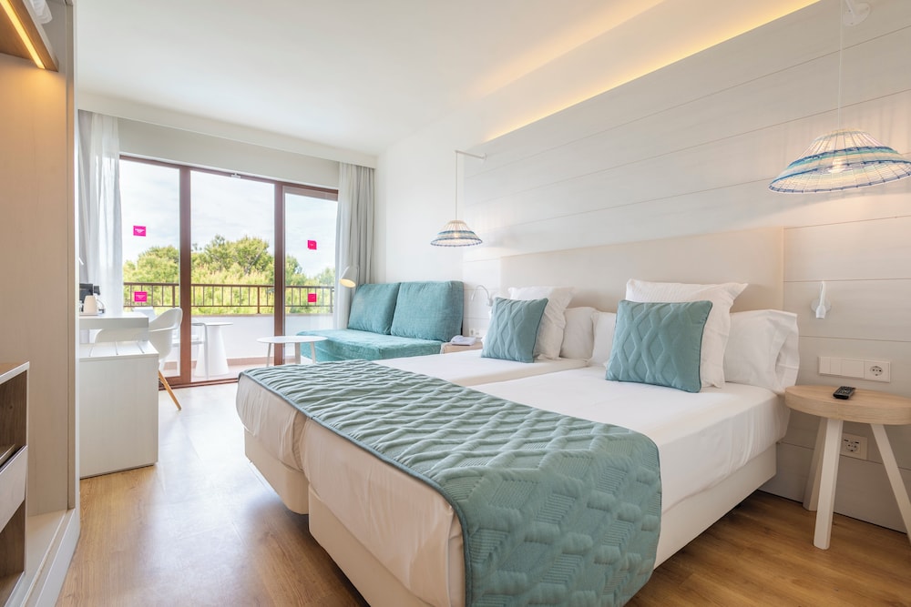 Leonardo Royal Ibiza Santa Eulalia — Hotel rooms in Santa Eulalia, Balearic Islands