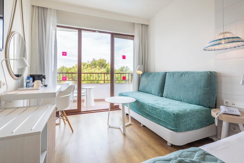 Leonardo Royal Ibiza Santa Eulalia — Hotel rooms in Santa Eulalia, Balearic Islands