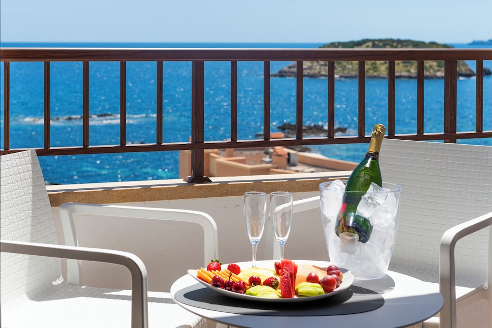 Leonardo Royal Ibiza Santa Eulalia — Restaurant & bars in Santa Eulalia, Balearic Islands