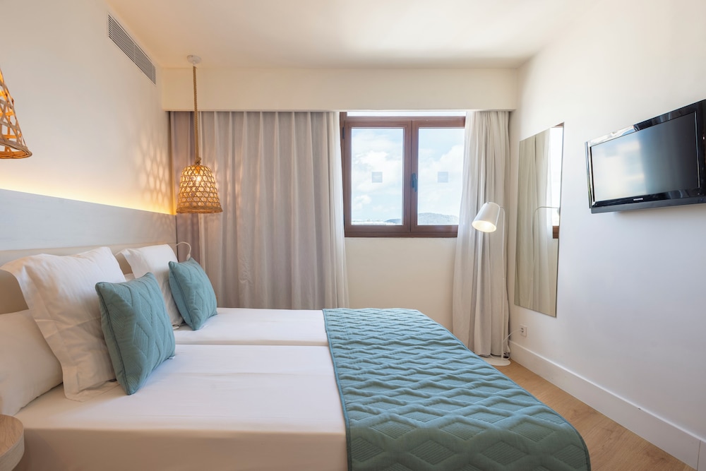 Leonardo Royal Ibiza Santa Eulalia — Hotel rooms in Santa Eulalia, Balearic Islands