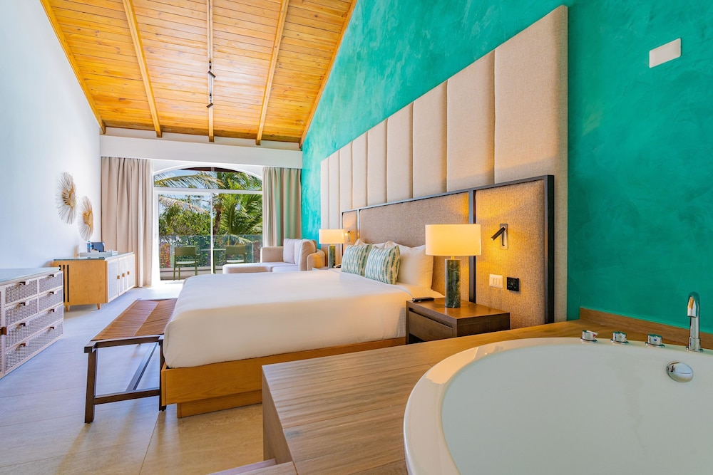 Tropical Deluxe Princess - All Inclusive — Hotel rooms in Bavaro, La Altagracia
