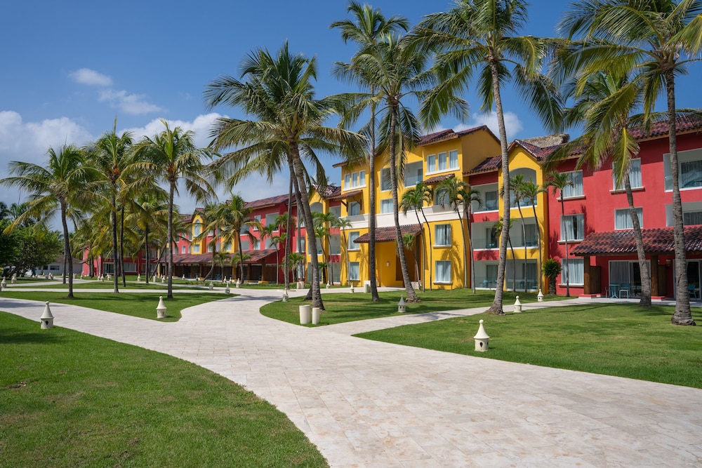Tropical Deluxe Princess - All Inclusive — Hotel building in Bavaro, La Altagracia