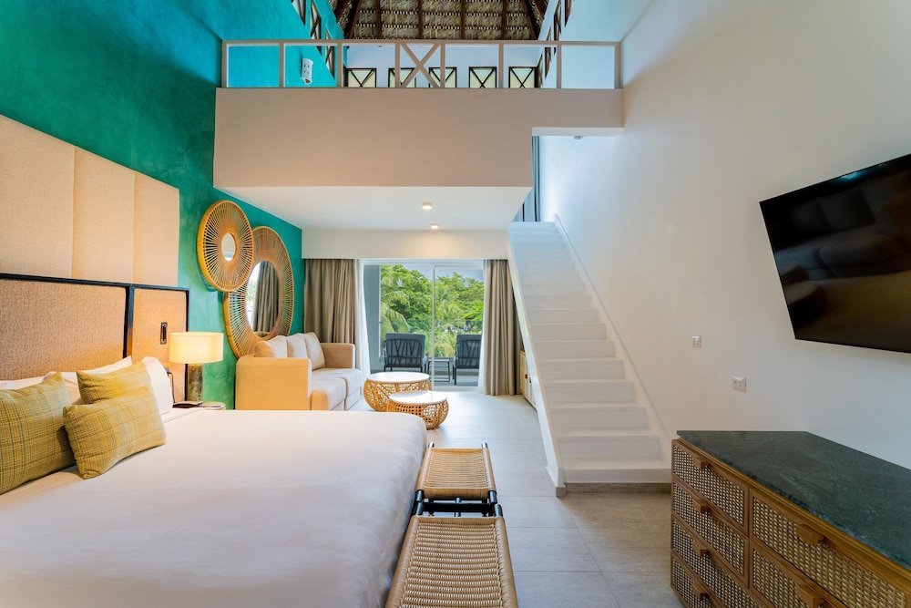 Tropical Deluxe Princess - All Inclusive — Hotel rooms in Bavaro, La Altagracia