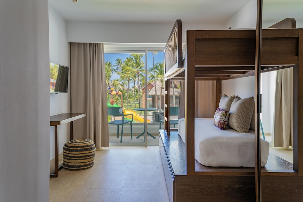 Tropical Deluxe Princess - All Inclusive — Hotel rooms in Bavaro, La Altagracia