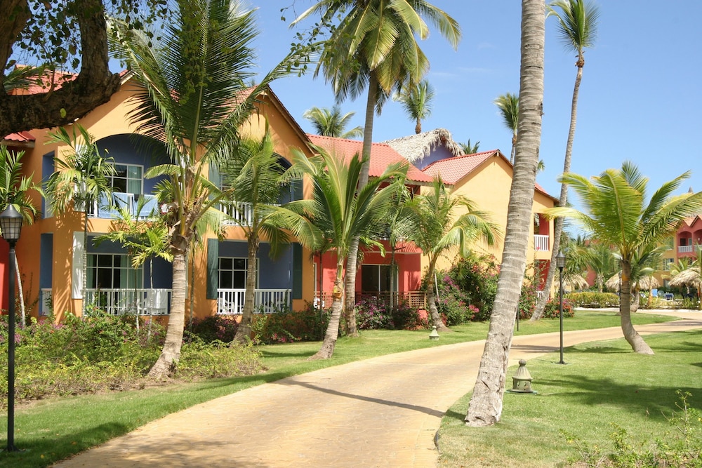 Tropical Deluxe Princess - All Inclusive — Hotel building in Bavaro, La Altagracia
