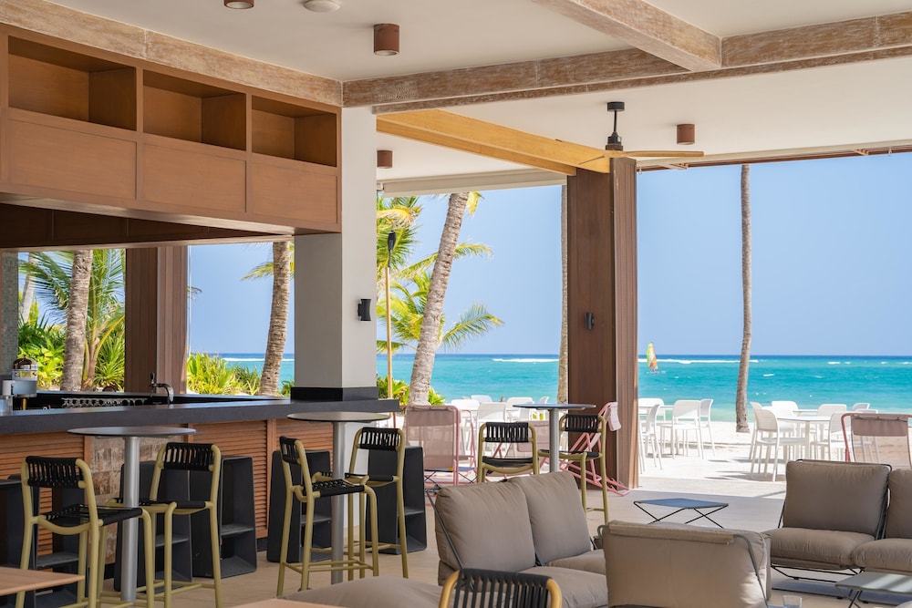 Tropical Deluxe Princess - All Inclusive — Restaurant & bars in Bavaro, La Altagracia