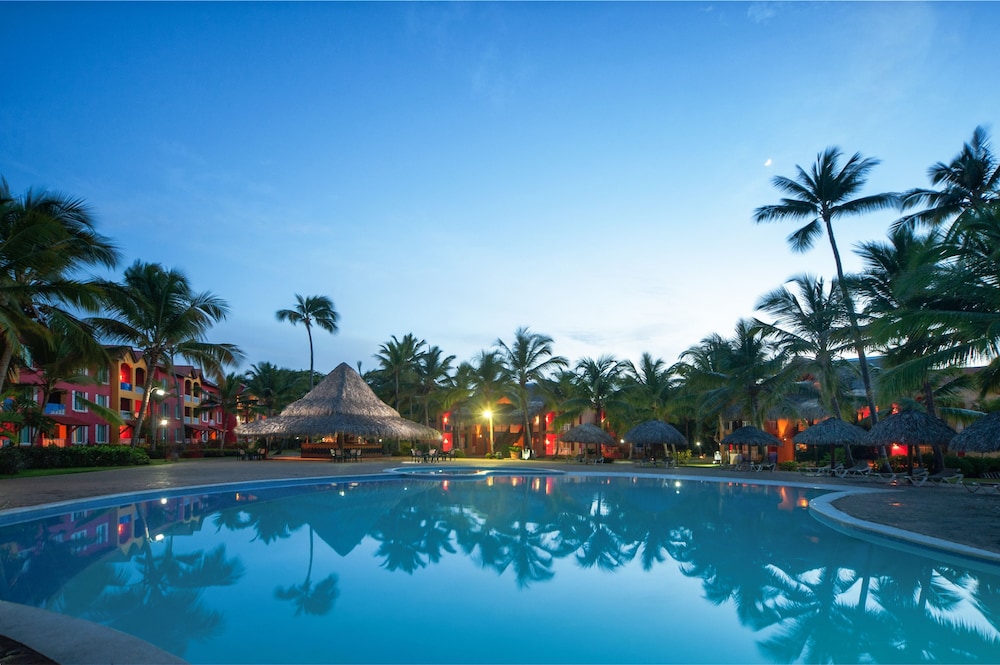 Tropical Deluxe Princess - All Inclusive — Swimming pool in Bavaro, La Altagracia