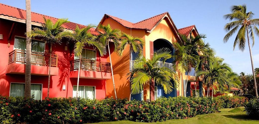 Tropical Deluxe Princess - All Inclusive — Hotel building in Bavaro, La Altagracia
