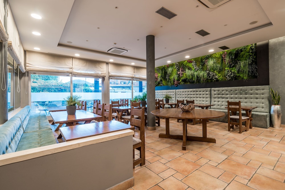 Berkeley Hotel — Restaurant & bars in Dubrovnik, Dubrovnik-Neretva