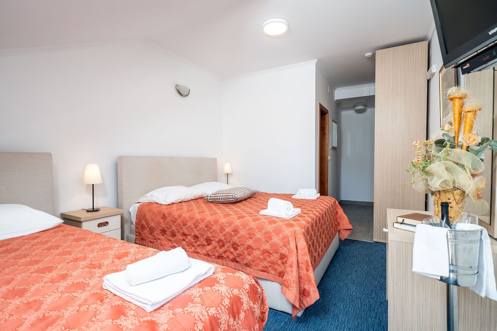 Hotel Dubrovnik — Hotel rooms in Dubrovnik, Dubrovnik-Neretva