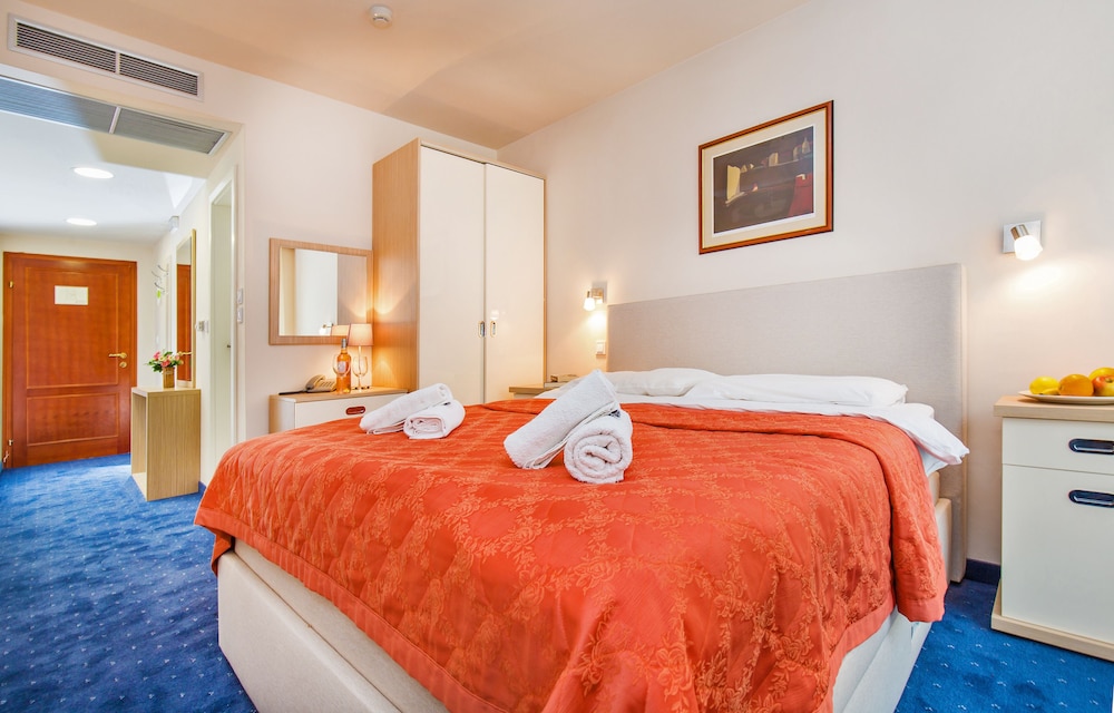 Hotel Dubrovnik — Hotel rooms in Dubrovnik, Dubrovnik-Neretva