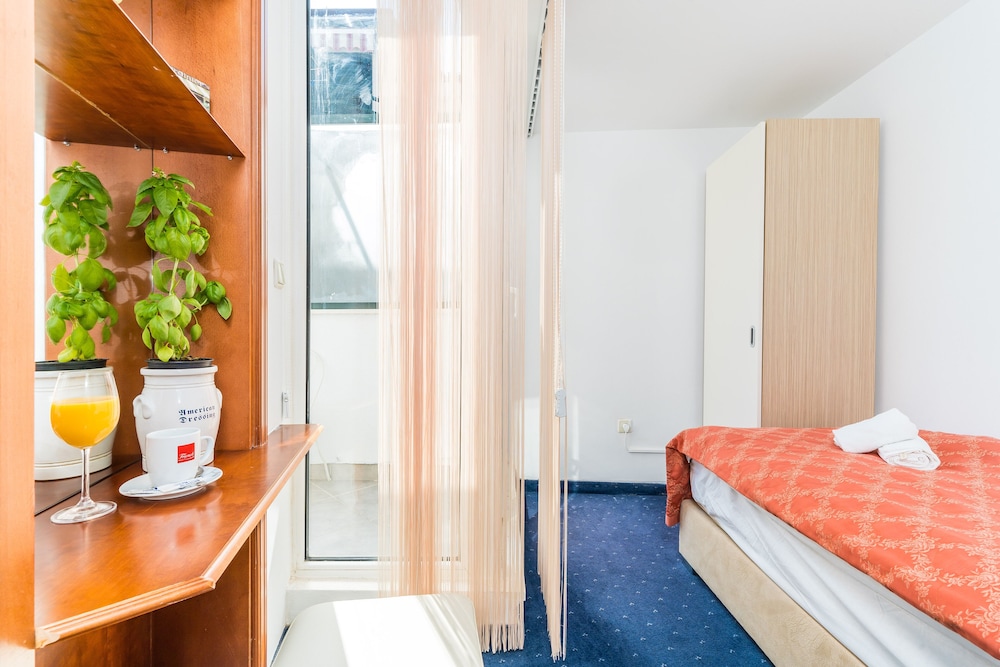 Hotel Dubrovnik — Hotel rooms in Dubrovnik, Dubrovnik-Neretva