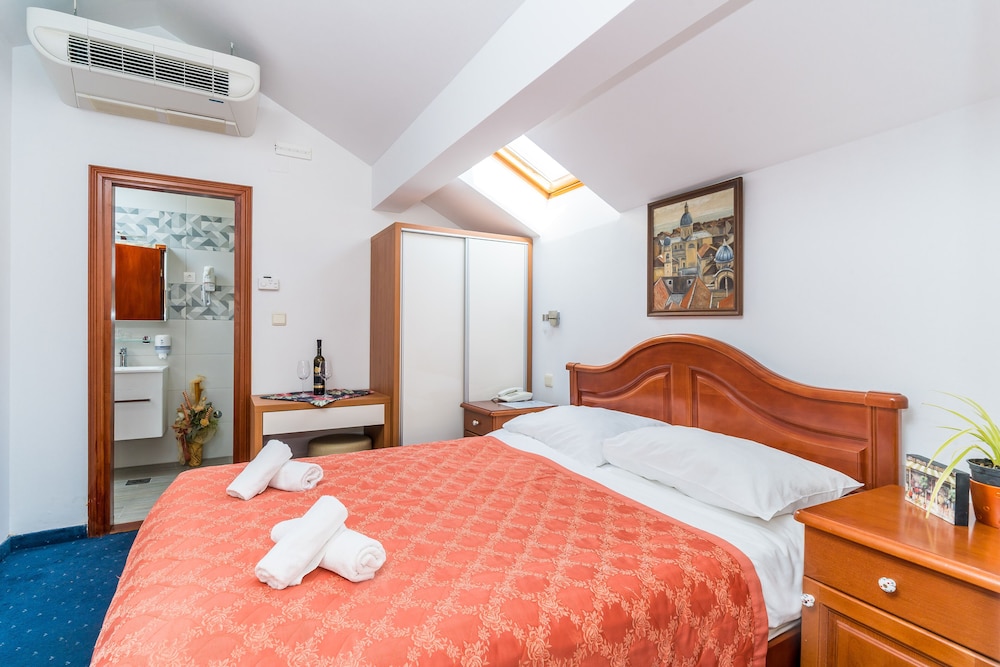 Hotel Dubrovnik — Hotel rooms in Dubrovnik, Dubrovnik-Neretva