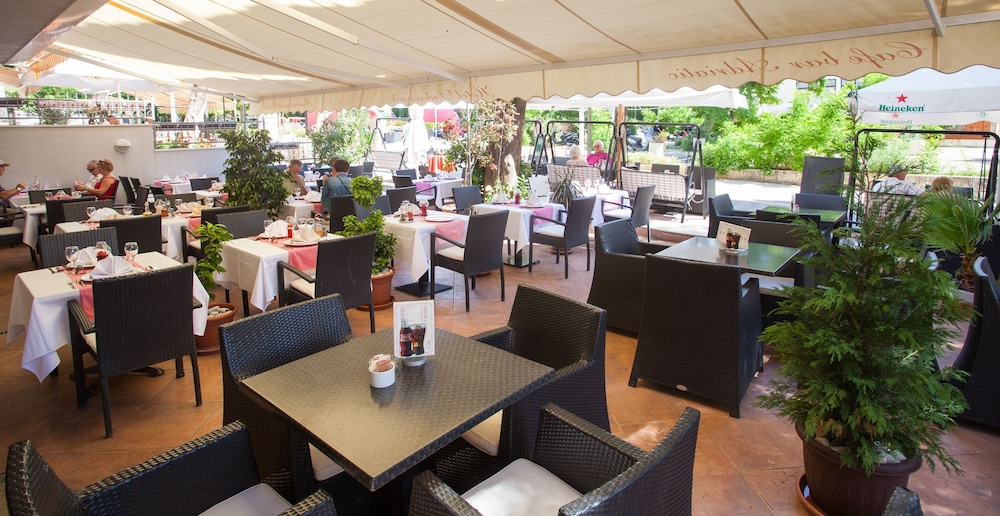 Hotel Dubrovnik — Restaurant & bars in Dubrovnik, Dubrovnik-Neretva